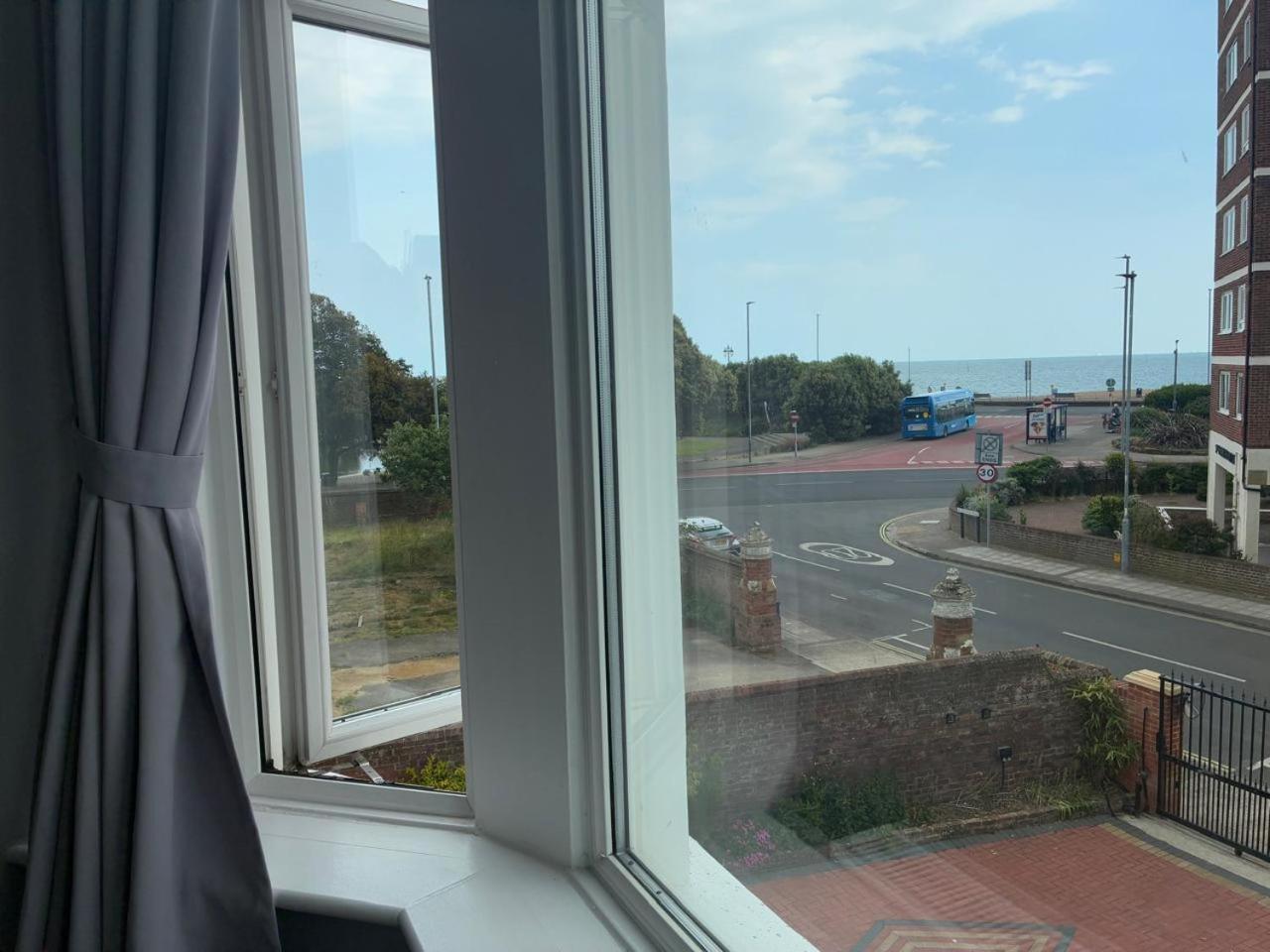 Inn By The Sea, Portsmouth - En Suite Rooms With Or Without Sea View, Onsite Ev 22Kw Exteriér fotografie